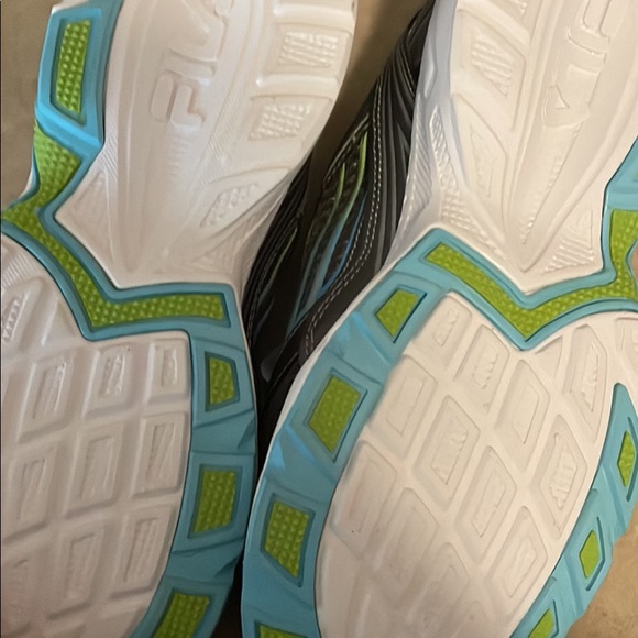 Womens Fila Sneakers brand new!!! - Picture 3 of 4